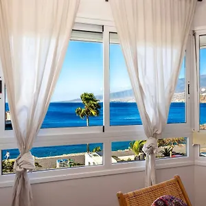Artistic Beachfront Apartamento